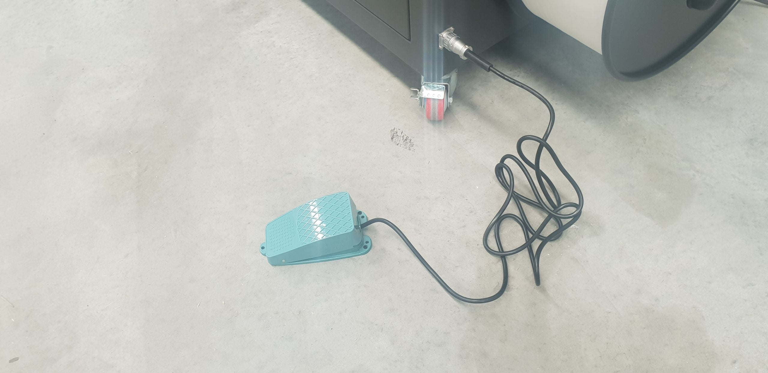 automatic-strapping-machine-foot-pedal