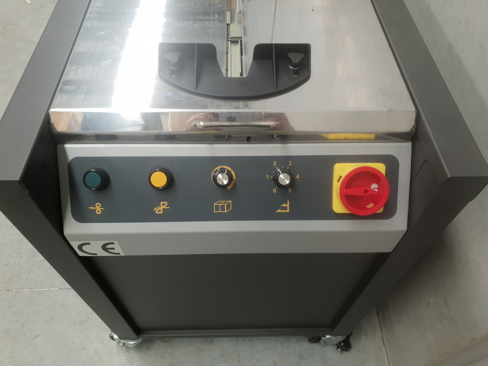 semi-auto-strappe-interface